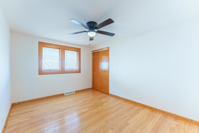 Foto del edificio - 6210 W 64th St