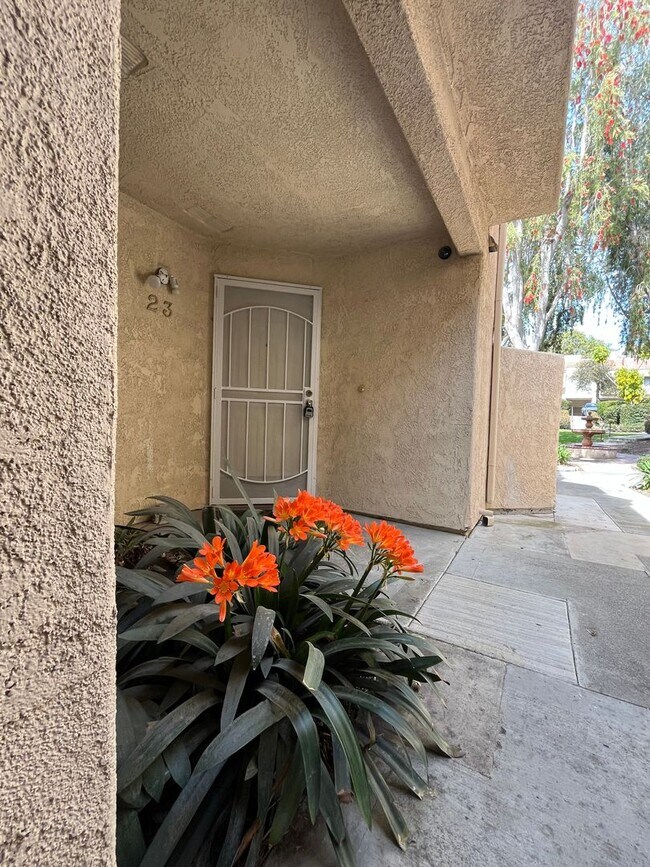 Foto del edificio - BEAUTIFULLY UPGRADED 1 STORY CONDO