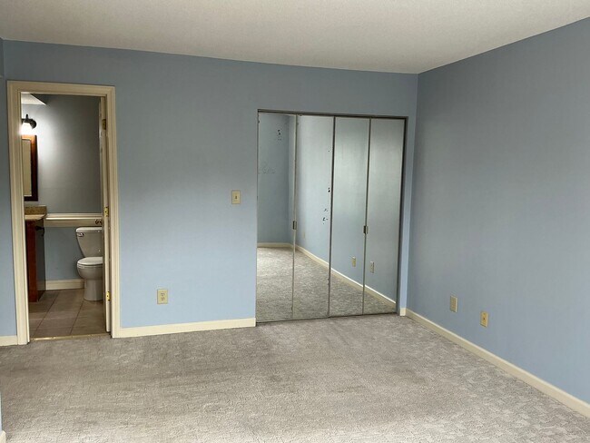 Foto del edificio - Forest Glen Condo Rental