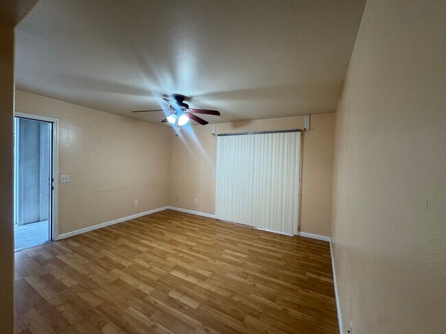Foto del edificio - Clean & Comfortable 2 Bed / 1 Bath Condo – Central Sparks – $1,550/mo *Lesley Reilly Property*