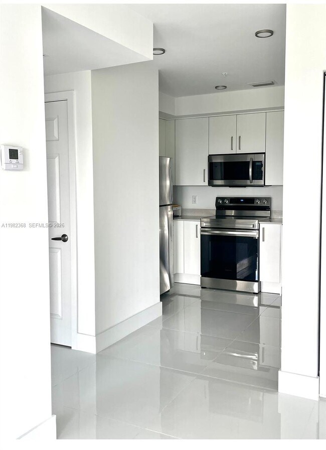 Foto del edificio - 10950 NW 82nd St