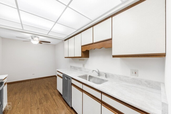 Building Photo - Two Bedroom Condo Elk Grove