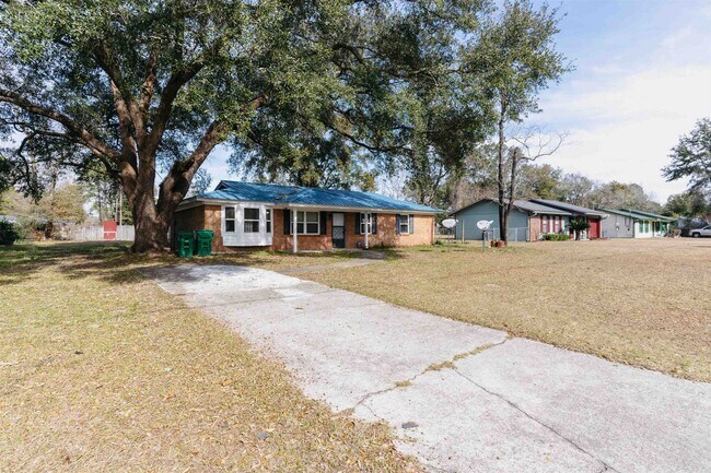 Foto del edificio - 2756 Oak Ridge Rd W