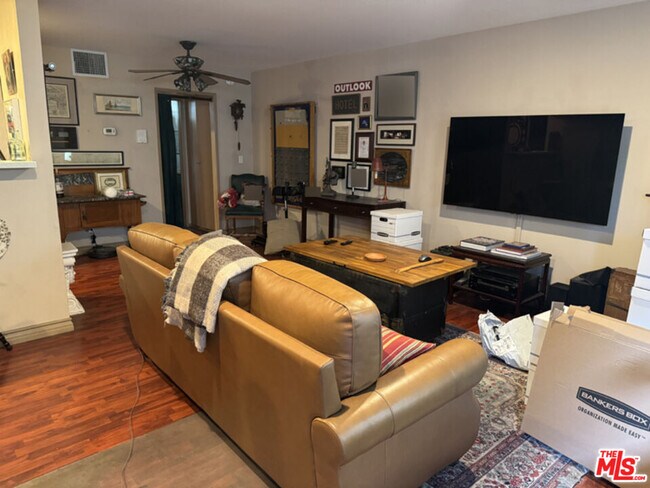 Foto del edificio - 4238 Whitsett Ave