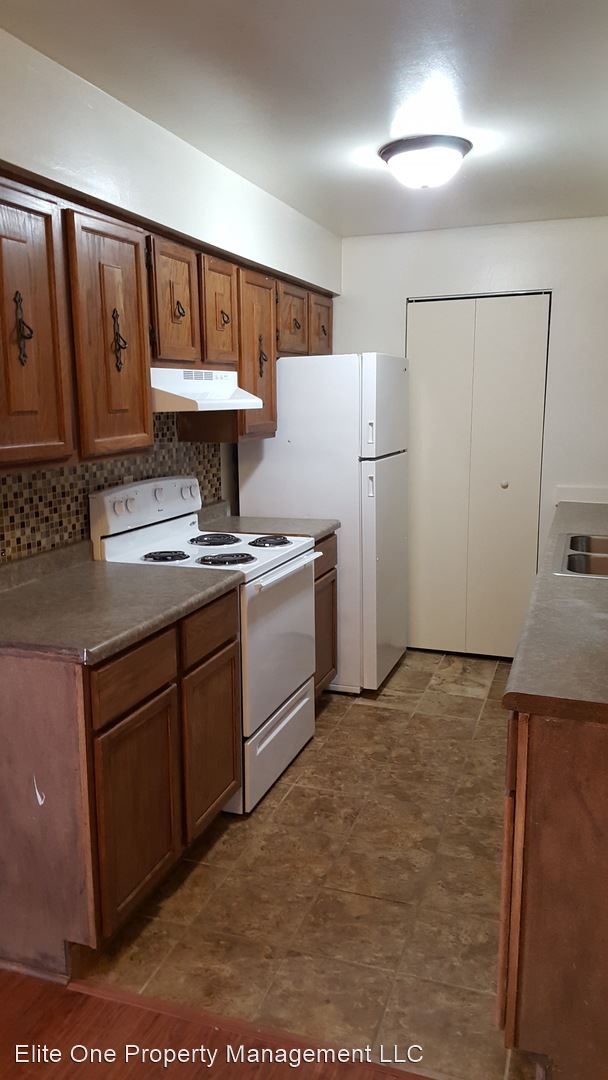 Building Photo - 2151 Meadow Ln