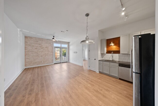 Foto del edificio - 2 Bedroom Condo Near LSU in a gated community