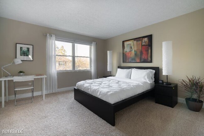 Building Photo - 2 br, 2 bath Townhome - 7868 Meadowhaven Blvd