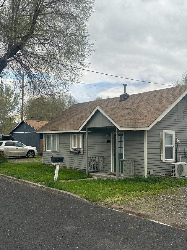 707 NE Holly St, Prineville, OR 97754 House Rental in Prineville, OR