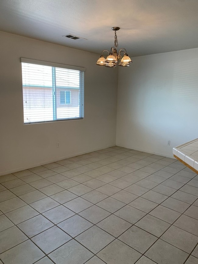 Building Photo - Upstairs unit available in Ashley Square!