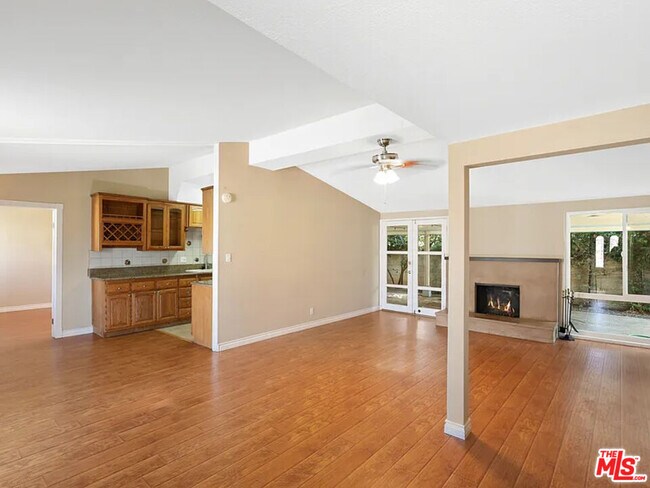 Building Photo - 526 N Emerald Dr