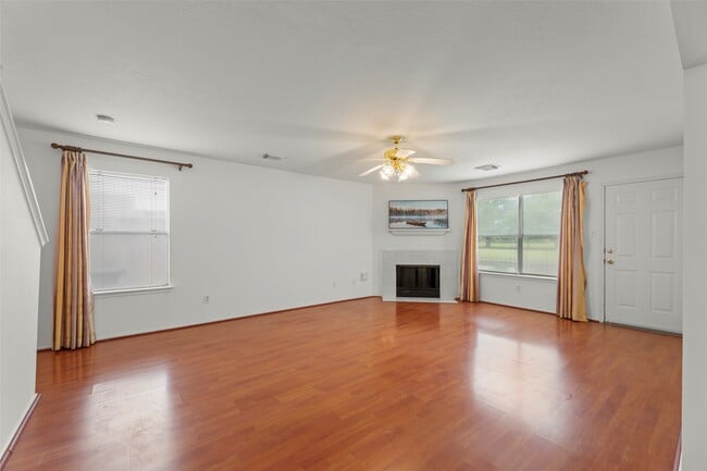 Building Photo - 8252 Golf Green Cir