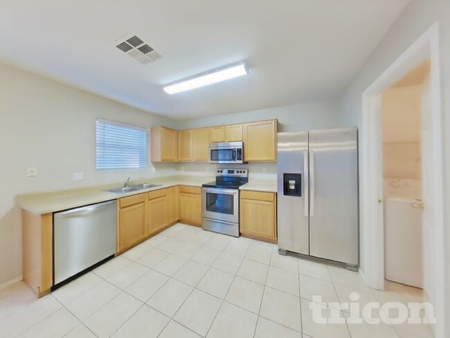 Building Photo - 5871 E Everhart Ln