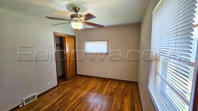 Foto del edificio - 1130 Longview Dr