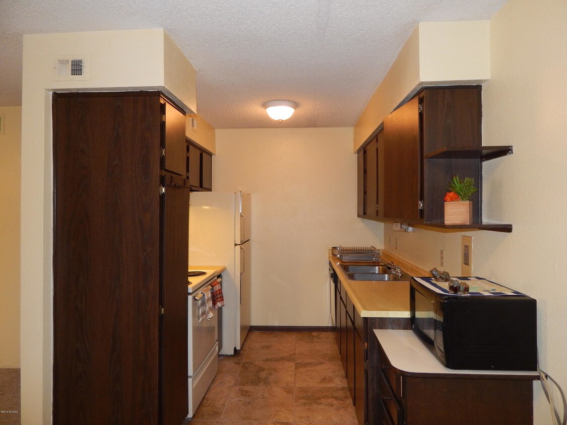Primary Photo - 6321 N Barcelona Ct