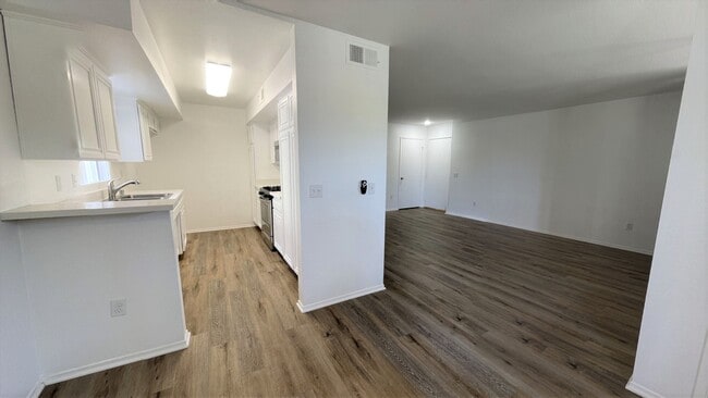 Building Photo - 5300 Kester Ave
