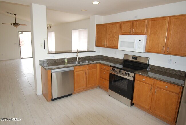 Foto del edificio - 15849 N 102nd Pl