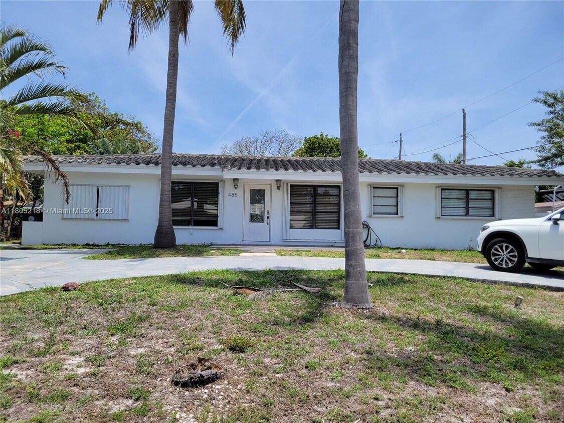 Foto principal - 485 NE 34th St