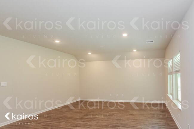 Building Photo - 30943 Clearview Ct.