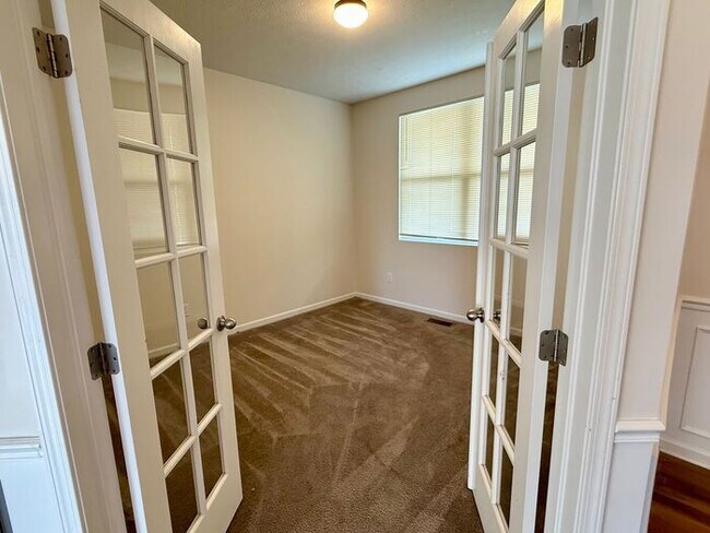 Foto del edificio - Spacious 4BR 2B w/ Large Backyard • Full Appliance Kitchen • 2-Car Garage in Pataskala