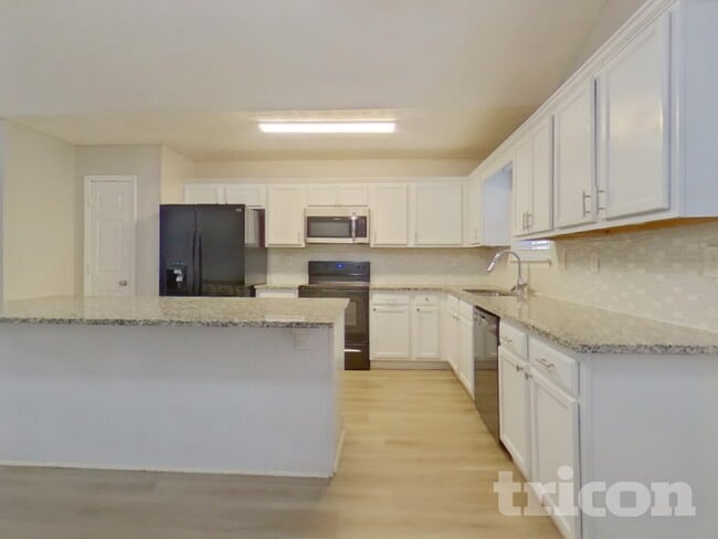 Building Photo - 2211 Ashton Dr