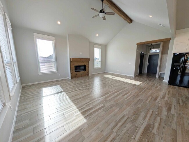 Foto del edificio - Immaculate 3-Car Garage Home in Moore Schools