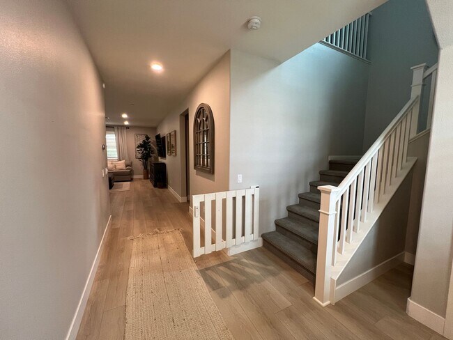 Building Photo - 5547 Soriano Wy
