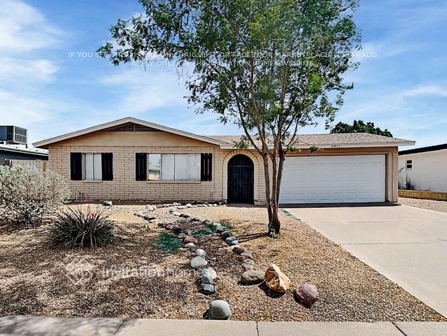 Building Photo - 2911 W Laurel Ln