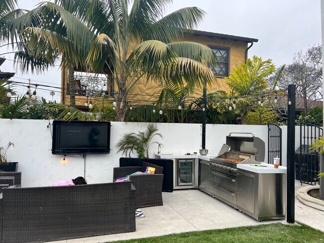 Foto del edificio - 2481 Walgrove Ave