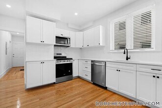 Building Photo - 79 Sydney St