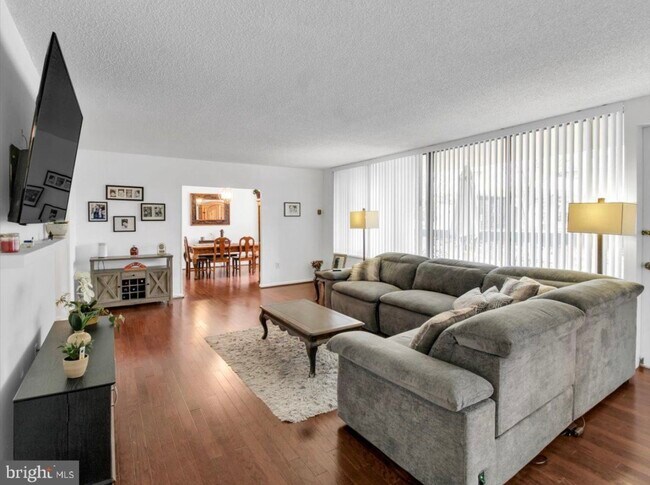 Building Photo - 3701 S George Mason Dr