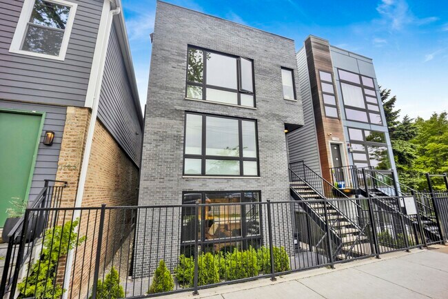 Building Photo - 1109 W 16th St