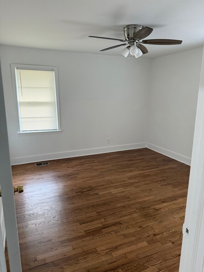 Building Photo - 717 Sycamore Dr