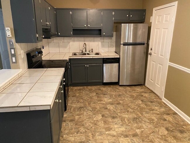 Building Photo - Wooded cul-de-sac lot! 4beds/1.5baths