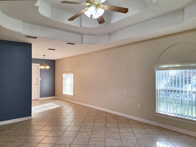 Building Photo - 2118 Aruba Dr