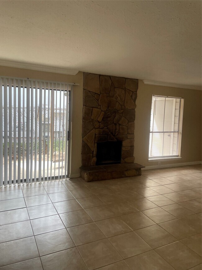 Foto del edificio - 17331 Red Oak Dr
