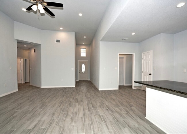 Foto del edificio - 6738 Tehama Gate