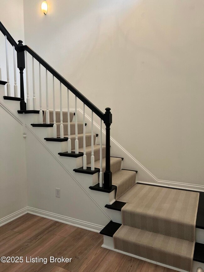 Building Photo - 524 Jurich Ct