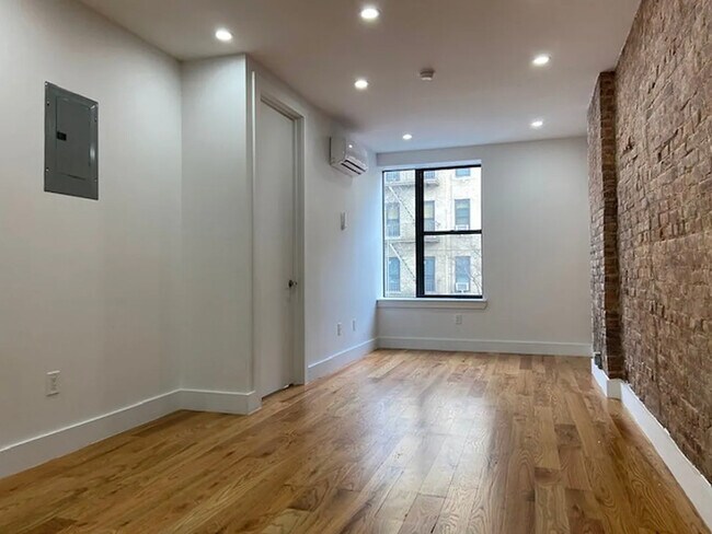 Building Photo - 294 Rogers Ave