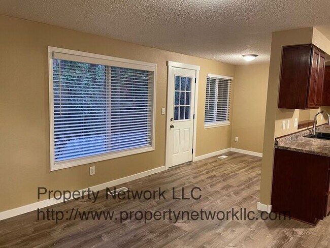 Building Photo - Great One Level 3 Bedroom Gresham Home