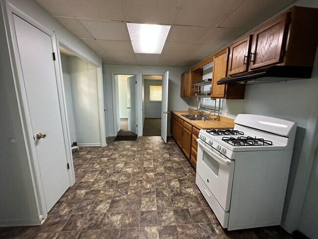 Building Photo - 504 N State St