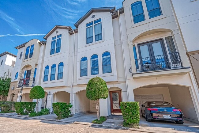 Building Photo - 3125 Fairdale Oaks E