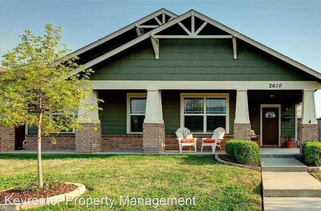 Building Photo - 3 br, 2 bath House - 2610 E 5th Pl