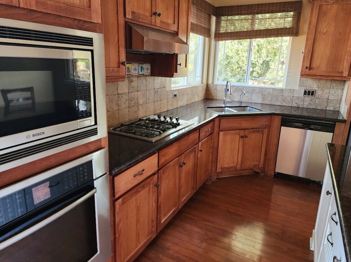 Foto principal - Large 3 bedroom 2 bath home in Montebello ...