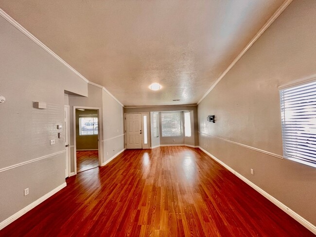 Building Photo - Conveniently Located Two-Bedroom Townhome