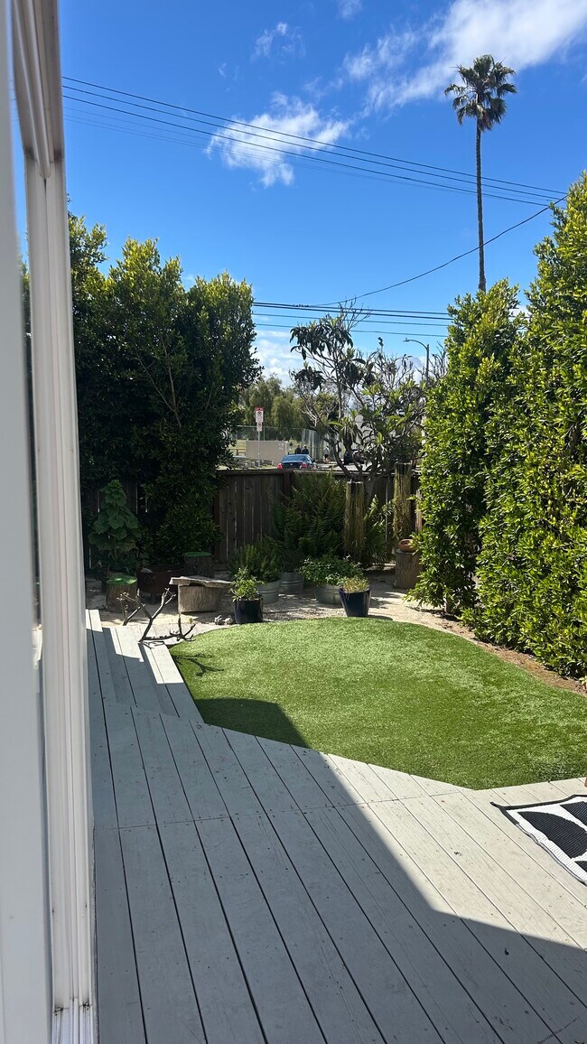 Foto del edificio - 1403 Oakwood Ave