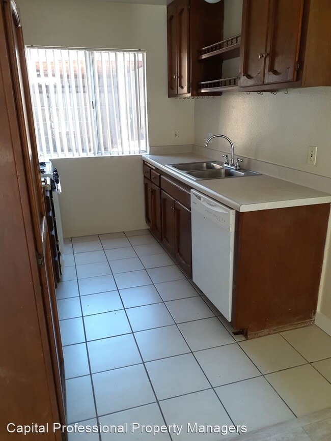 Building Photo - 9411 Carlton Oaks Dr