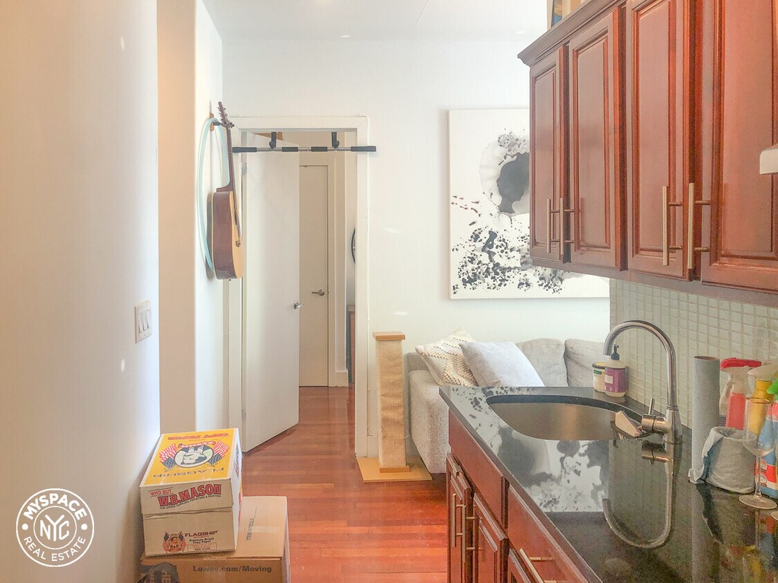 Primary Photo - 117 S 4th St