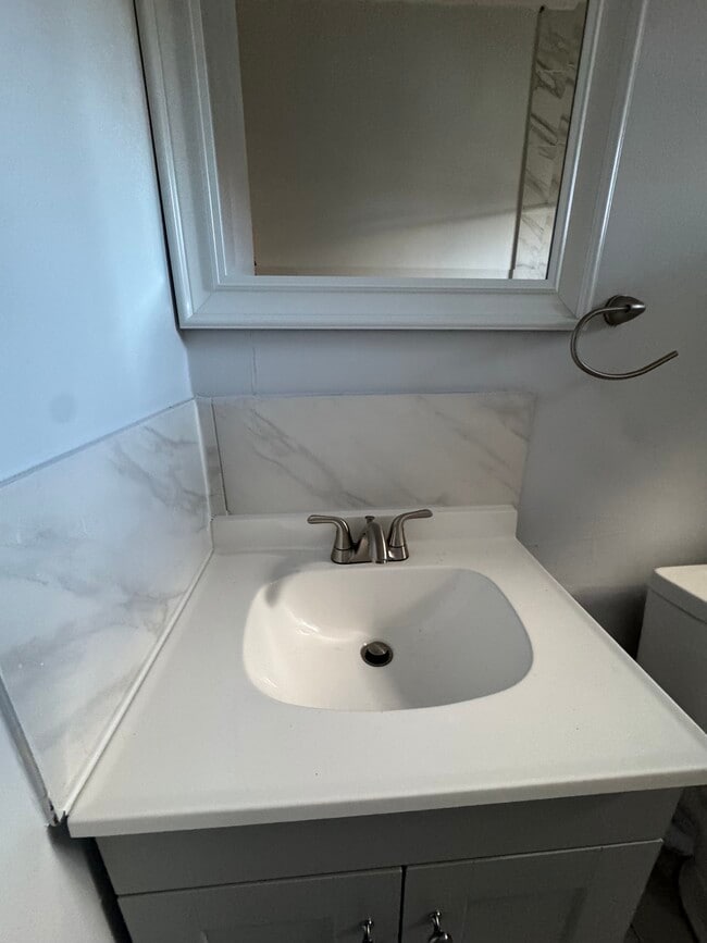 Building Photo - 103 French Ave