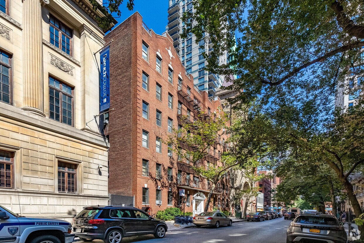 Primary Photo - 145 E 22nd St