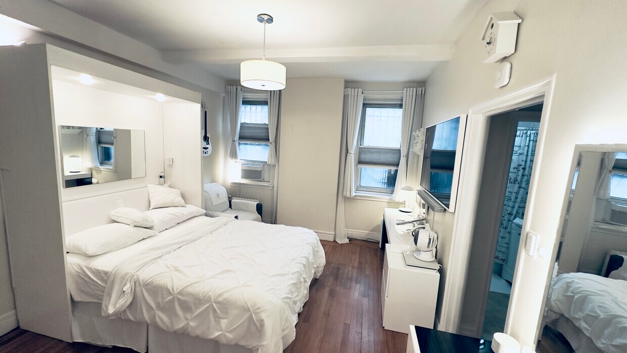 Bedroom - Angle 1 - 325 W 45th St